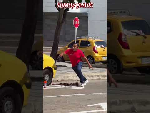 Funny prank😂#funny #funnyprank#foryou#funnyvideos#haha thumbnail