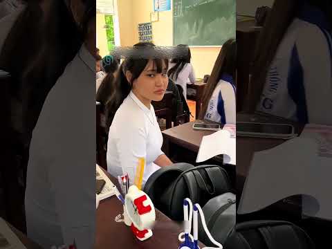 الطالبة حاولت تحمي اقلامها من السرقة في المدرسة بطريقة مميزة !! #shorts thumbnail