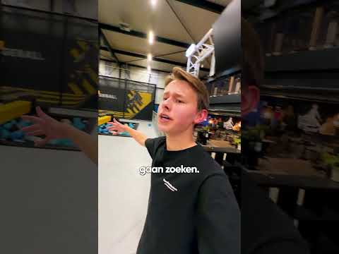 Verstoppertje in trampoline park!?? thumbnail