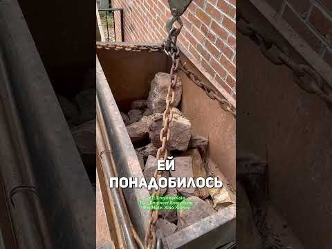 Женщина слишком увлеклась копанием thumbnail