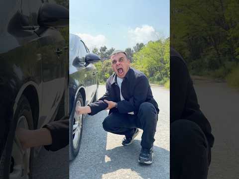 Elim Arabanın Jantına Sıkıştı #shorts thumbnail