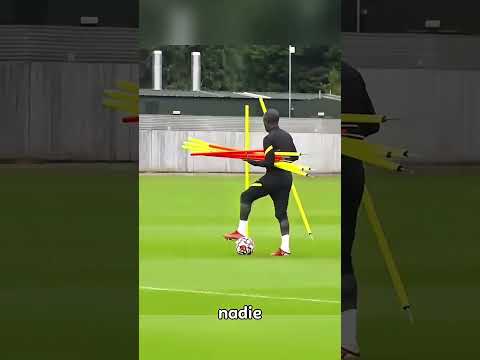 Kanté: el ejemplo de humildad y respeto en el fútbol #futbol #shorts #kante #soccer #futeball thumbnail