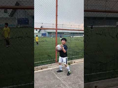 Mama Kaget Ara Ktnggalan Bola Dikasih Dedek Sakit Dr Mobil G Ikut Ltihan Sepak Bola. Cepat Trlambat⚽ thumbnail