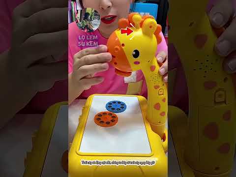 Chiếc vali bảng vẽ máy chiếu hươu con này hay quá đi nha thumbnail