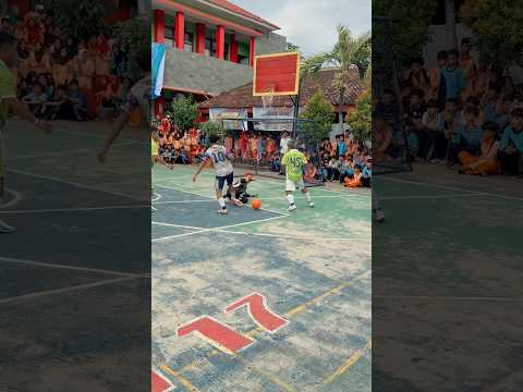 eyy kelas ga #ompedvisual #shortvideo #futsal #football thumbnail