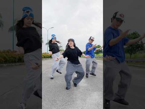 Down Siblings Dance! #shorts thumbnail