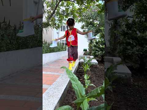 SH - Em gái tốt bụng, Tìm giày cho chị || Kind girl, Find shoes for my sister #shorts