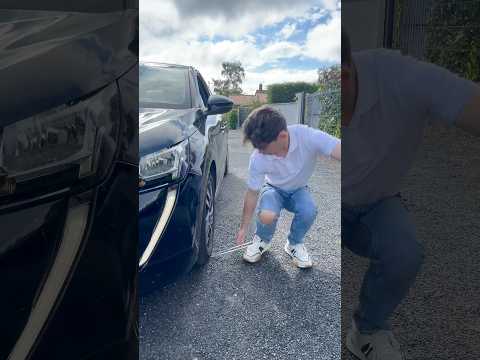 QUAND TON LACET EST COINCÉ🥾🤣#humour #shorts thumbnail