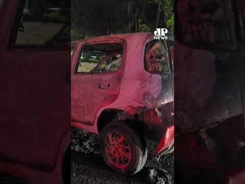 Incêndio destrói carro no Butantã, zona oeste de SP #shorts thumbnail