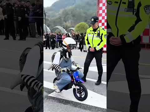 Lo scherzo del sedile rovente ha creato il motociclista più divertente di tutti~ thumbnail
