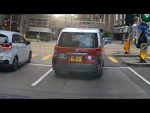 車CAM直擊 - DC9違規直行差啲撞到人，好彩亞姐停得切 thumbnail