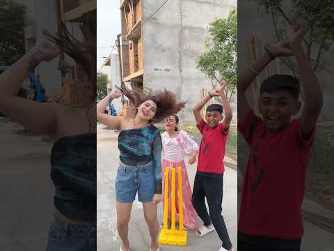 Golu ने लाए बहुत सारी बोल ?⚽️ #youtubeshorts #comedy #shorts #cricket @Kajalsoni_vlogs thumbnail