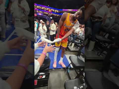 Basketball Players being Awesome #hornets #basketball #lameloball thumbnail