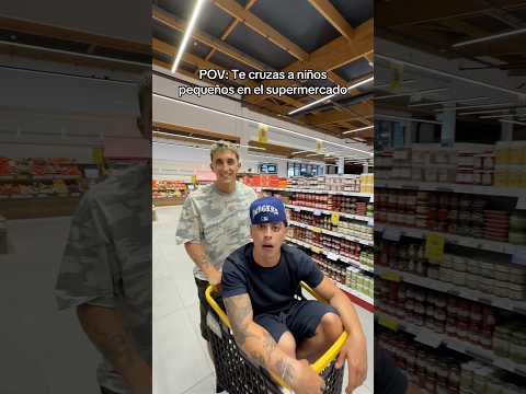 Te cruzas a niños pequeños en el supermercado👶🏻 #shortsviral #humor #comedia #viralvideo thumbnail