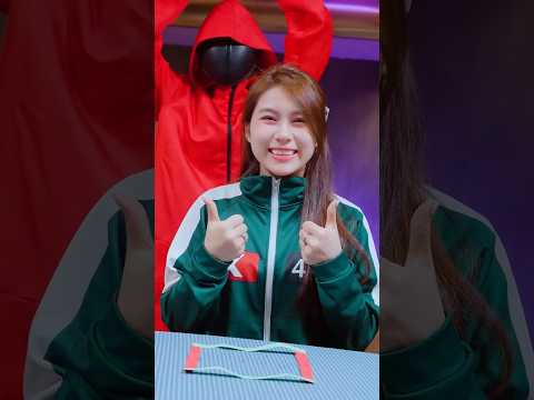 A trick to turn two sheets of paper into a square 💡🔲 #anhchinh #squidgamchallenge #kpop thumbnail