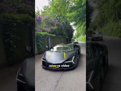 Biển báo 300km/h bên cạnh chiếc Lamborghini Reveulto thumbnail