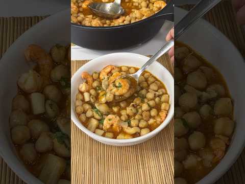 Garbanzos con sepia y langostinos thumbnail