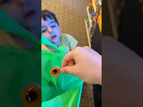 اشتريت لكموتة وخلودة كل انواع كاندي العيون 😳 thumbnail