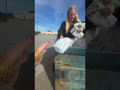 لن تصدق أين تتسوق هذه الأم مع أطفالها thumbnail
