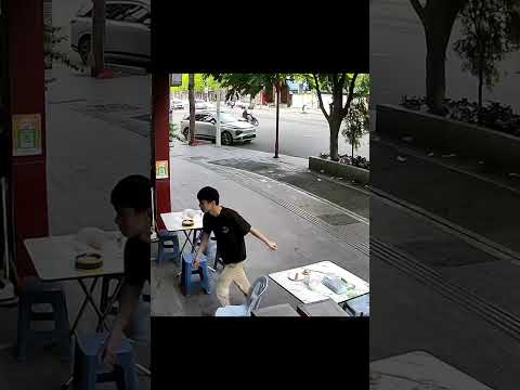 Anh ấy như là 1 nhân vật lập trình sẵn | Mê Lướt thumbnail