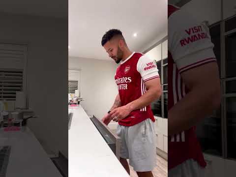 ARSENAL FAN PICKS UP SILVERWARE 😂🍴 thumbnail