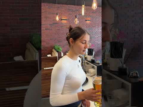 Piwo z pianką 😄 #pizza #funny #shorts #comedy thumbnail
