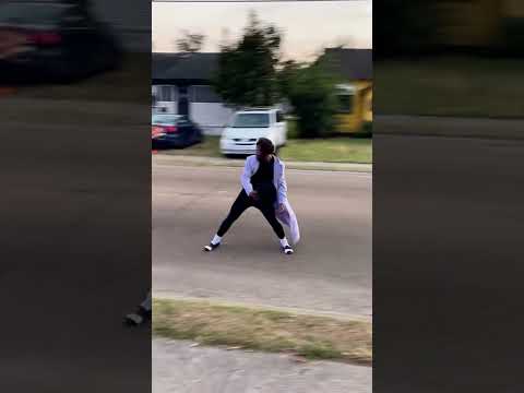 Người đàn ông này nhảy y hệt Michael Jackson 🤯 thumbnail