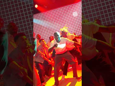 𝙐𝙋𝘼𝙈𝙀𝘾𝘼𝙉𝙊𝙊𝙊𝙊 🪩🕺 Our FC Bayern boys know how to party! thumbnail