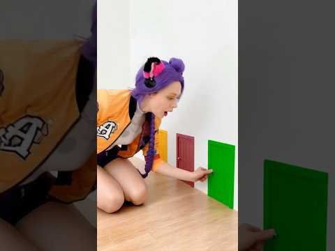 문 뒤에 누가 있을까?!🤔 thumbnail