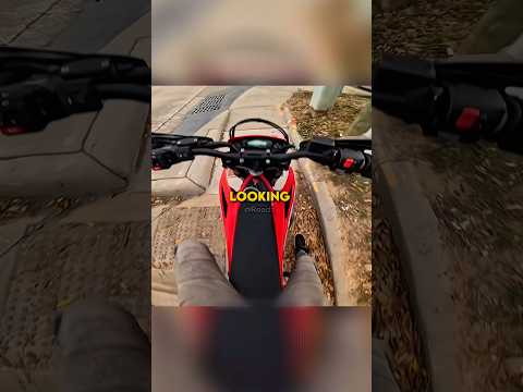 Biker Reacts Instantly After Spotting Police ? (@Unknownriderr__) thumbnail