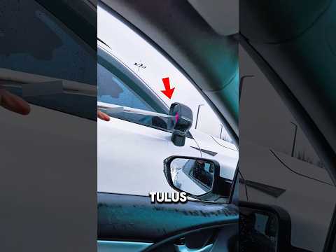 Cowok ini Tulus Membersihkan Kaca Mobil Pengendara Lain Demi Keselamatan di Perjalanan! thumbnail