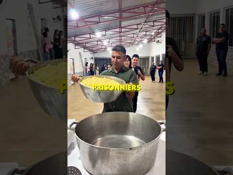 🍝 Les prisonniers organisent une fête en mélangeant tous les plats thumbnail