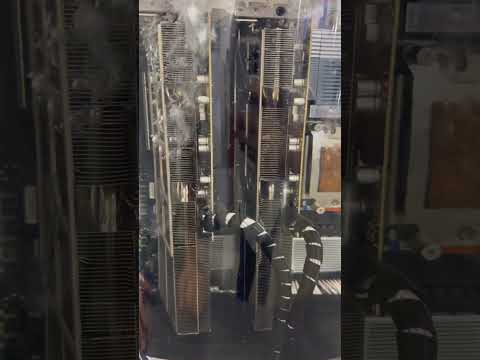 Un GROS PC de FOLIE plongé dans du liquide chez ENERMAX  #gaming #pcgaming #pc #gamer thumbnail