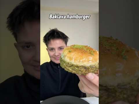 Baklavadan hamburger yapmışlar 🍔 #shorts #hamburger #baklava thumbnail