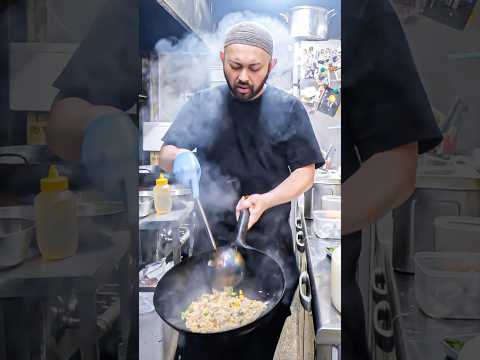 母と息子で”名物カツ中華丼”を守り続ける。 thumbnail