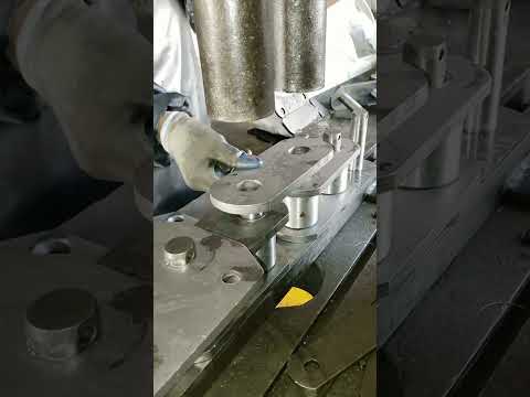 The process of fixing the bucket chain- Good tools and machinery make work easy thumbnail