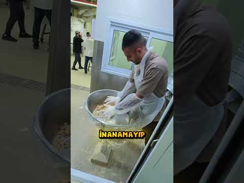 Hamuru Bu Kadar Hızlı Nasıl Yoğurdu? 👀 thumbnail