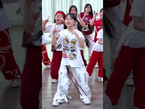 Follow us #dance #lecirque #day #nhay #minhx thumbnail