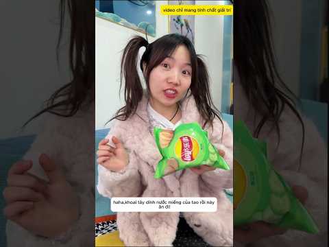 Đứa em gái keo kiệt xấu tính #shorts thumbnail