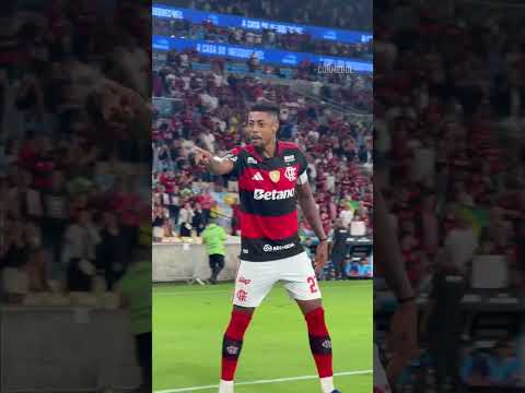 A COMEMORAÇÃO DE BRUNO HENRIQUE NO MARACANÃ🔴⚫️ | #shorts | ge.globo thumbnail