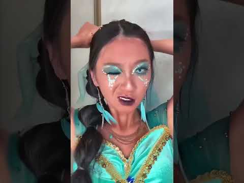 💄💋 هربت من زفافها… ثم تظاهرت بتقبيل غريب لإنقاذ نفسها! 😳🔥 thumbnail
