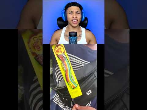 O que ele vai fazer com essa barata ? thumbnail