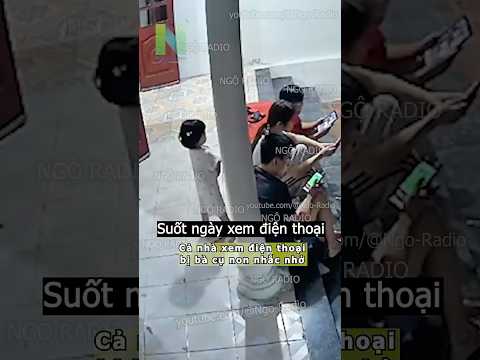 Cả nhà xem điện thoại bị bà cụ non nhắc nhở thumbnail