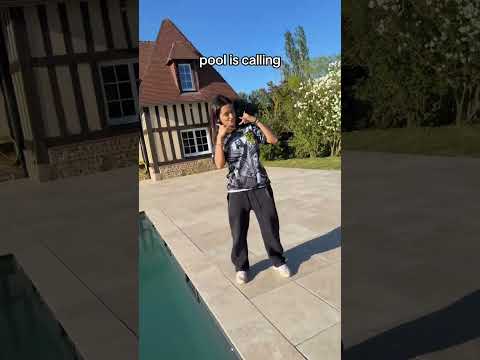 LA PISCINE  NOUS APPELLENT !!!! #shortvideo #humor thumbnail