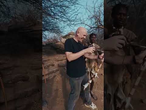 El Increíble Tiro de los Hadza VS de un Bloguero #africa thumbnail