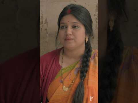 This went from zero to #awkward real quick 😭 | #DumLagaKeHaisha | #MovieScene | #Shorts thumbnail