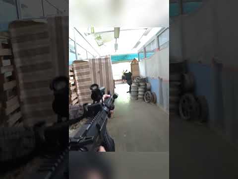 1 VS 7 : Le clutch impossible en CQB ? / 1 VS 7: The impossible CQB clutch ? #airsoft #shorts thumbnail