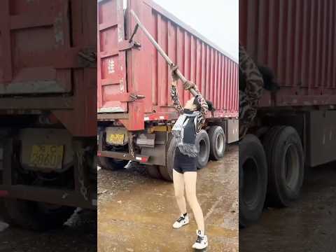 Nữ tài xế Tao Tao chăm chỉ làm việc ngay cả lúc trời mưa #truckdriver #trucking #automobile #female thumbnail