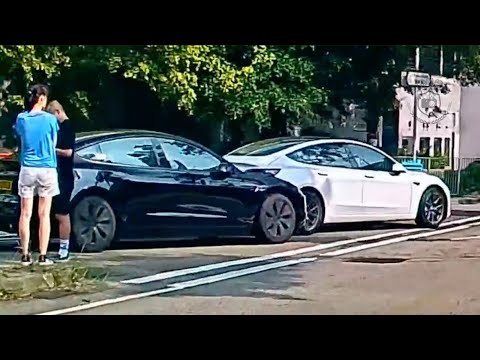 車CAM直擊 - (意外後現場) 有無考慮下坐返巴士算？返工時間阻住大家 咁樣好咩？ thumbnail