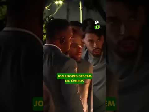 JOGADORES DESCEM DO ÔNIBUS | #shorts | ge.globo thumbnail